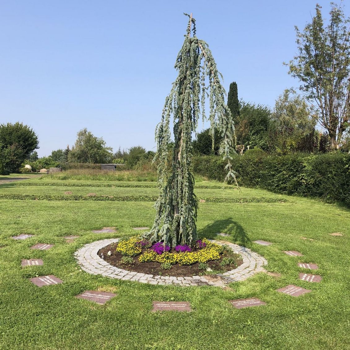 Urnenrasenfeld auf Höhe der Kapelle