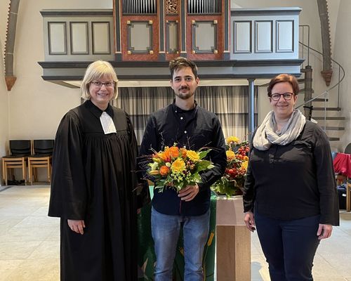 Sebastian Schmidke am Tag der Begrüßung in der Kirche