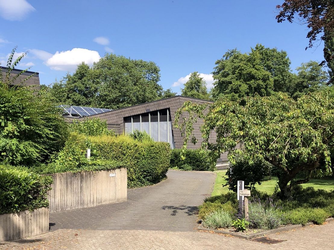 Außenaufnahme des Gemeindezentrums am Kirchweg 16