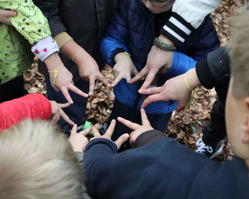 Die Kinder bildeten eine Gemeinschaft bei den Ferienspielen.