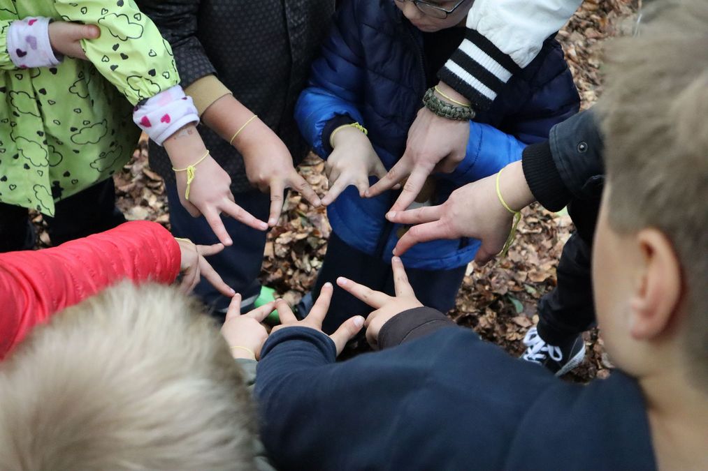 Die Kinder bildeten eine Gemeinschaft bei den Ferienspielen.