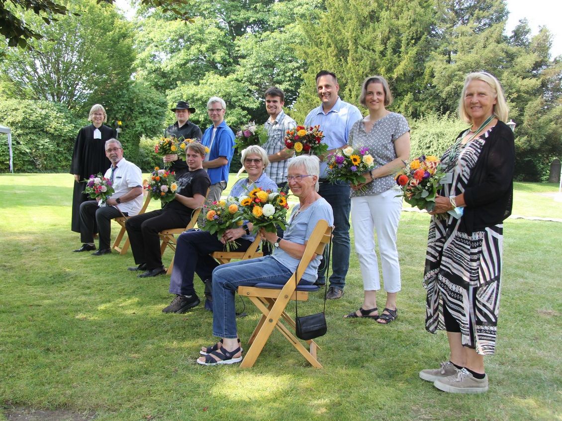 Kirchenvorstand auf der Kirchwiese