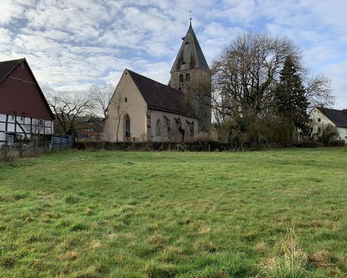 Die Kirche von Nordosten gesehen