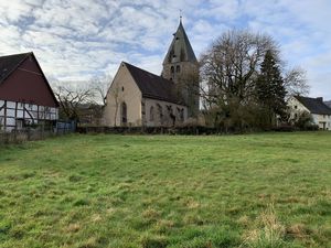 Die Kirche von Nordosten gesehen