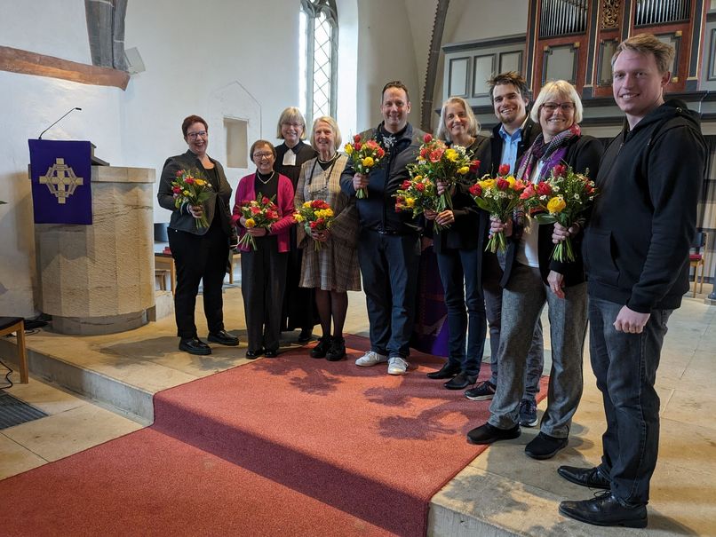 Amtierender Kirchenvorstand nach der Einführung in der Kirche